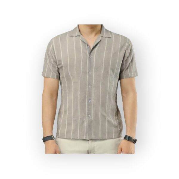 BRAVE SOUE Men's Light Gray Short Sleeve Button-Up Shirt with White Vertical Stripes