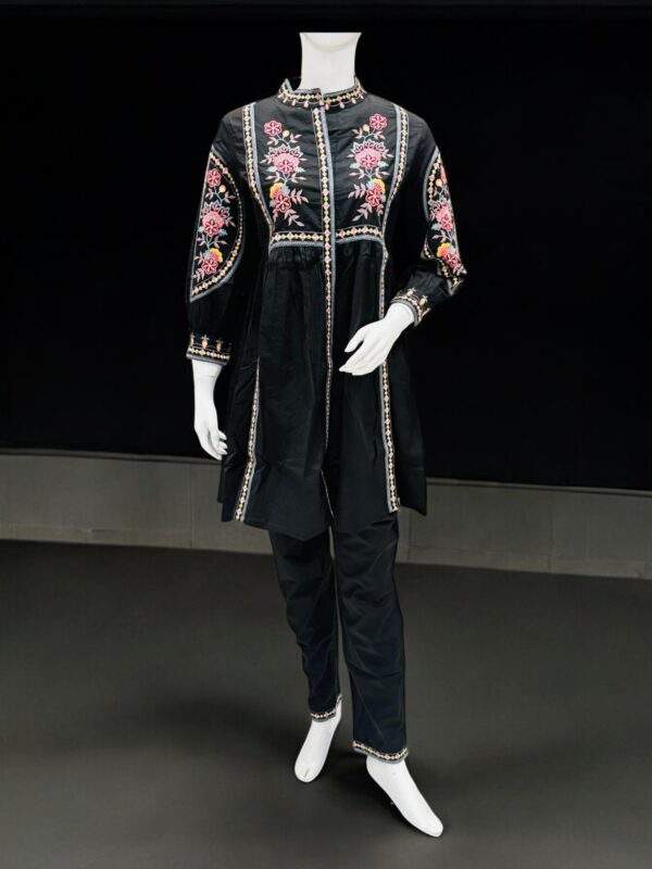 Stylish Black Floral Embroidered Kurta Set – Graceful Ethnic Attire