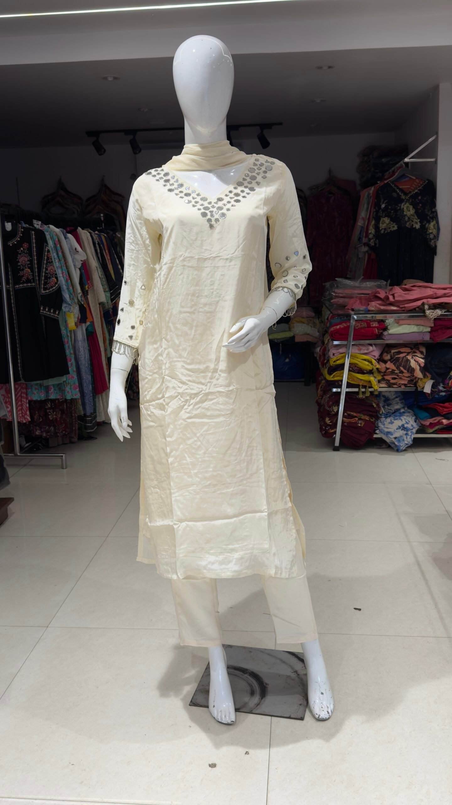 Cream colour Crape Kurta Suit - Image 3