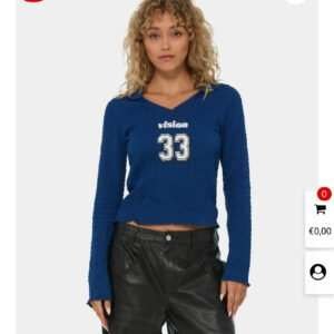 long-sleeved T-shirtlong-sleeved T-shirt